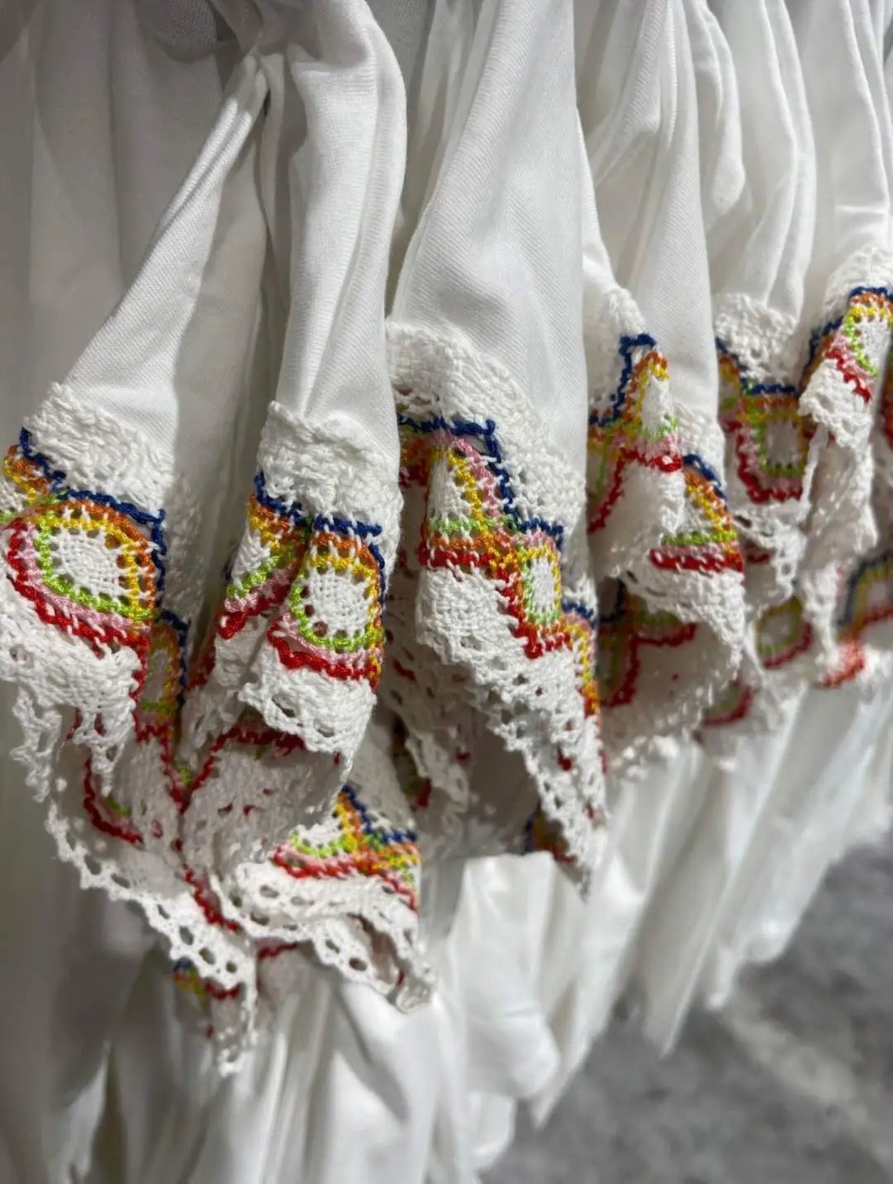 Camiseta Boho Chic con Manga Decorada