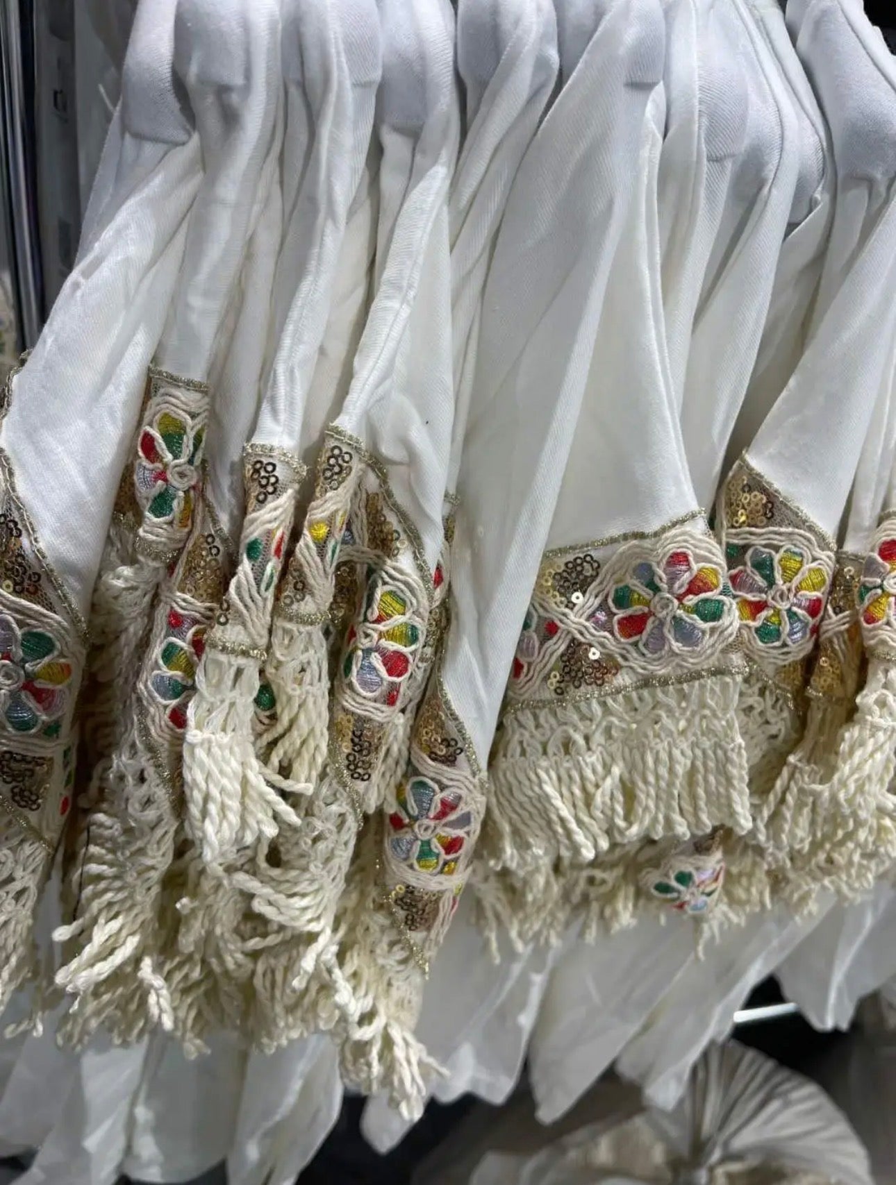 Camiseta Boho Chic con Manga Decorada