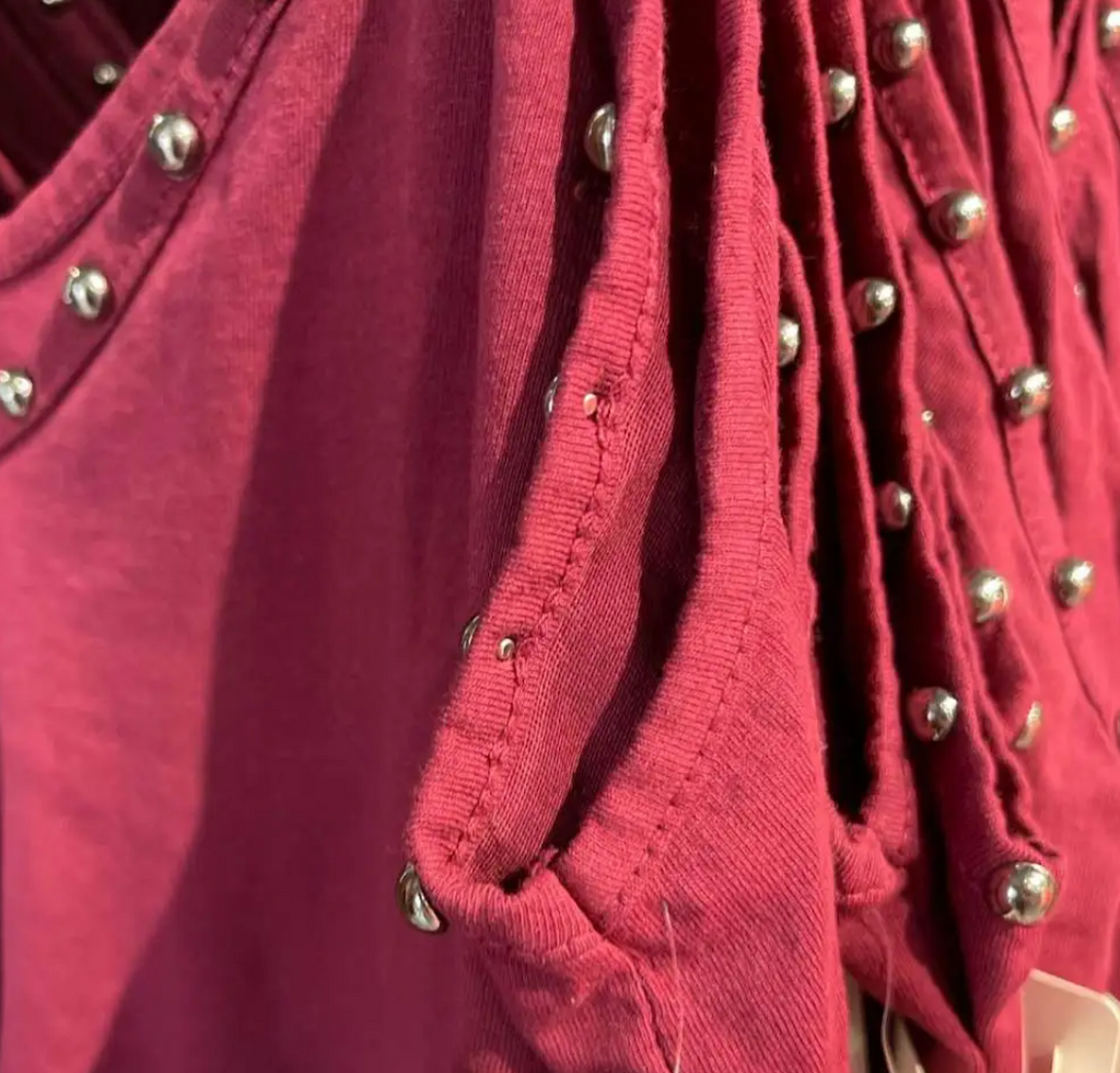 Camiseta Capri de Tirantes con Tachas | Top Básico de Mujer