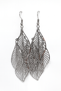 Pendientes Largos Plateados Hoja – Diseño Elegante y Ligero para Mujer