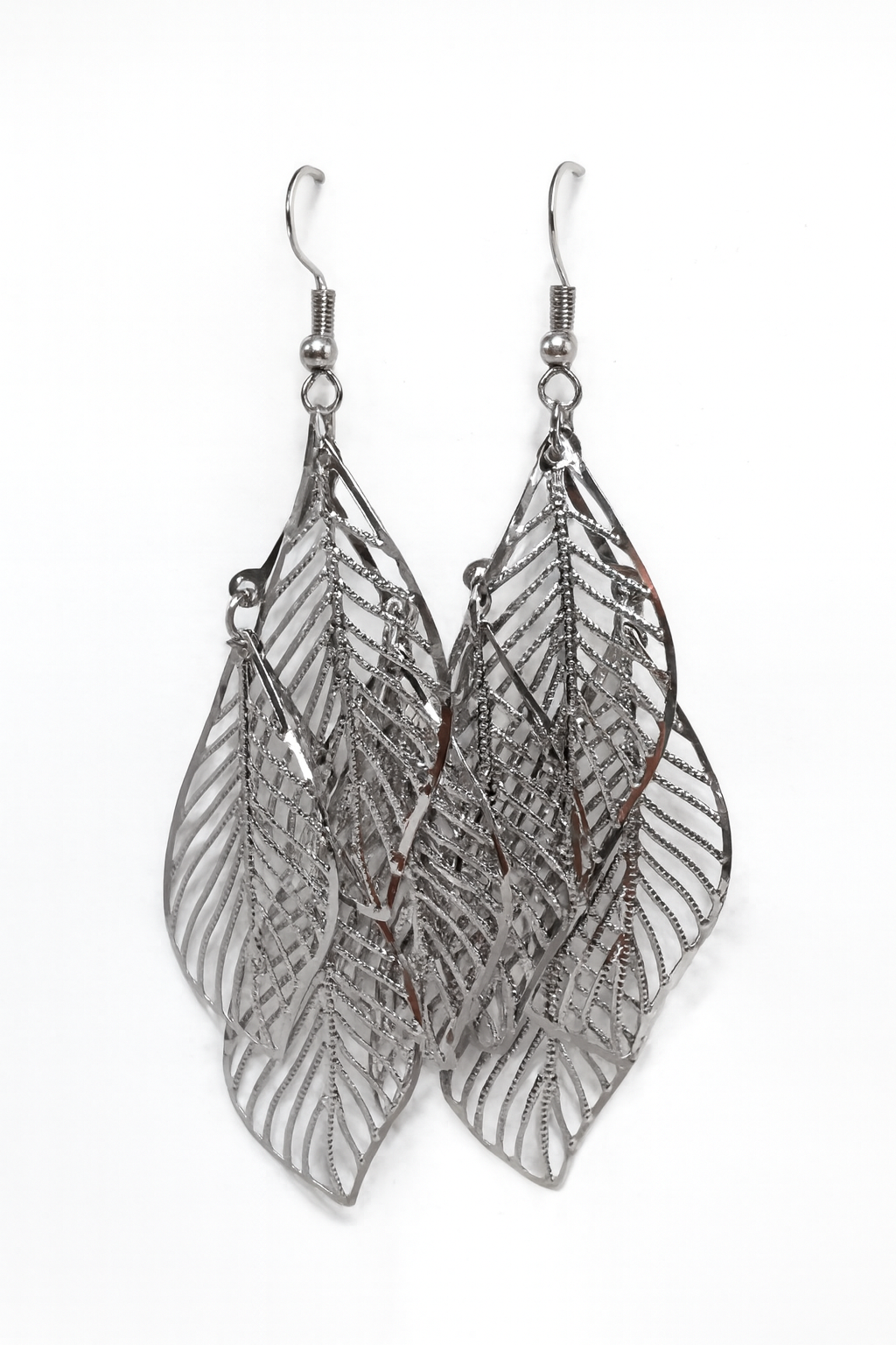 Pendientes Largos Plateados Hoja – Diseño Elegante y Ligero para Mujer