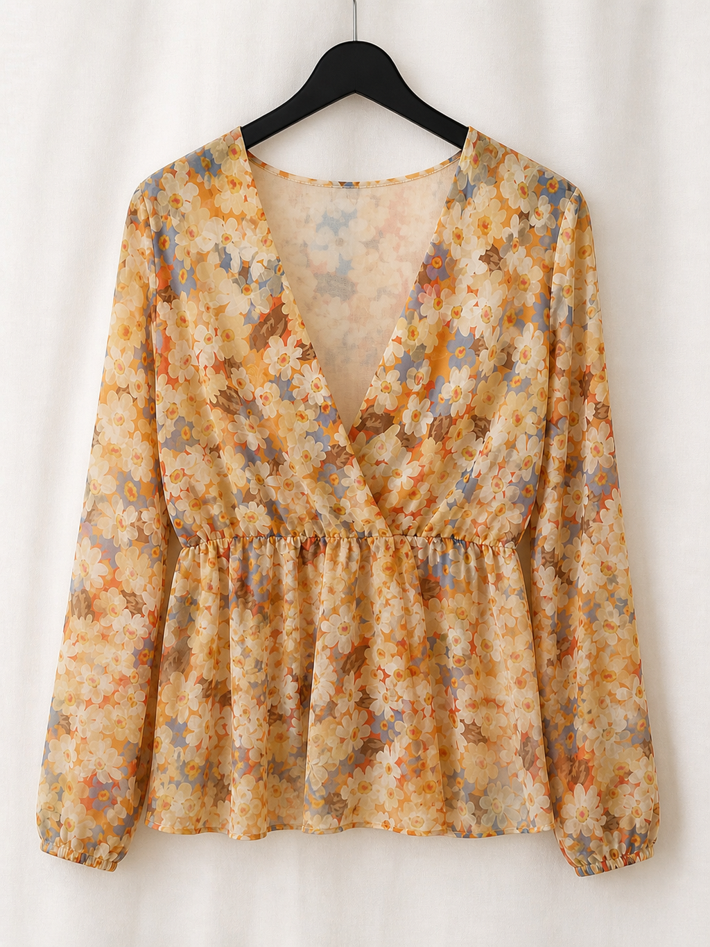 Blusa Floral con Escote Cruzado y Manga Larga