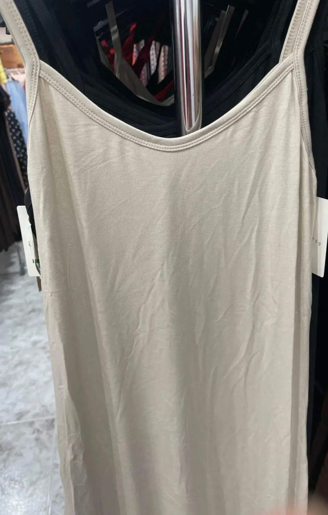 Vestido Lencero Asimétrico con Encaje